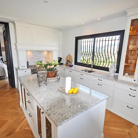 Riviera Living Villa *